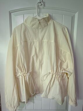 Sadie & Sage Pale Cream Drawstring-Waist Utility Jacket
